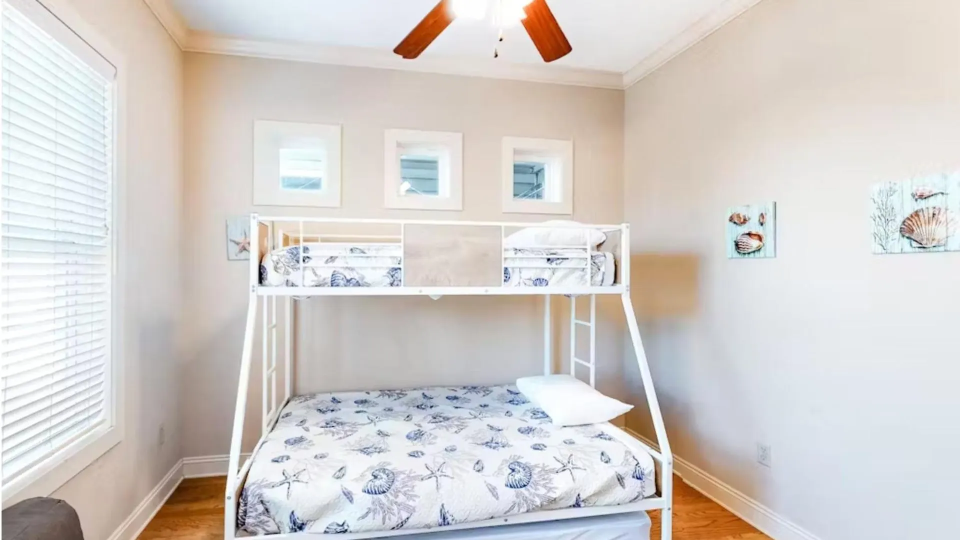 Serenity By The Sea! 4Br Retreat, Sleeps 12, Walk To Beach Panama City Beach