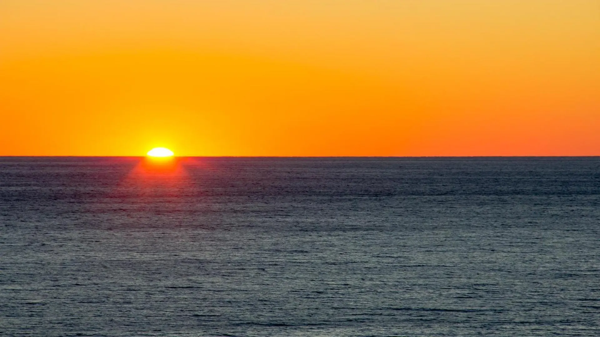 Serenity By The Sea! 4Br Retreat, Sleeps 12, Walk To Beach Panama City Beach